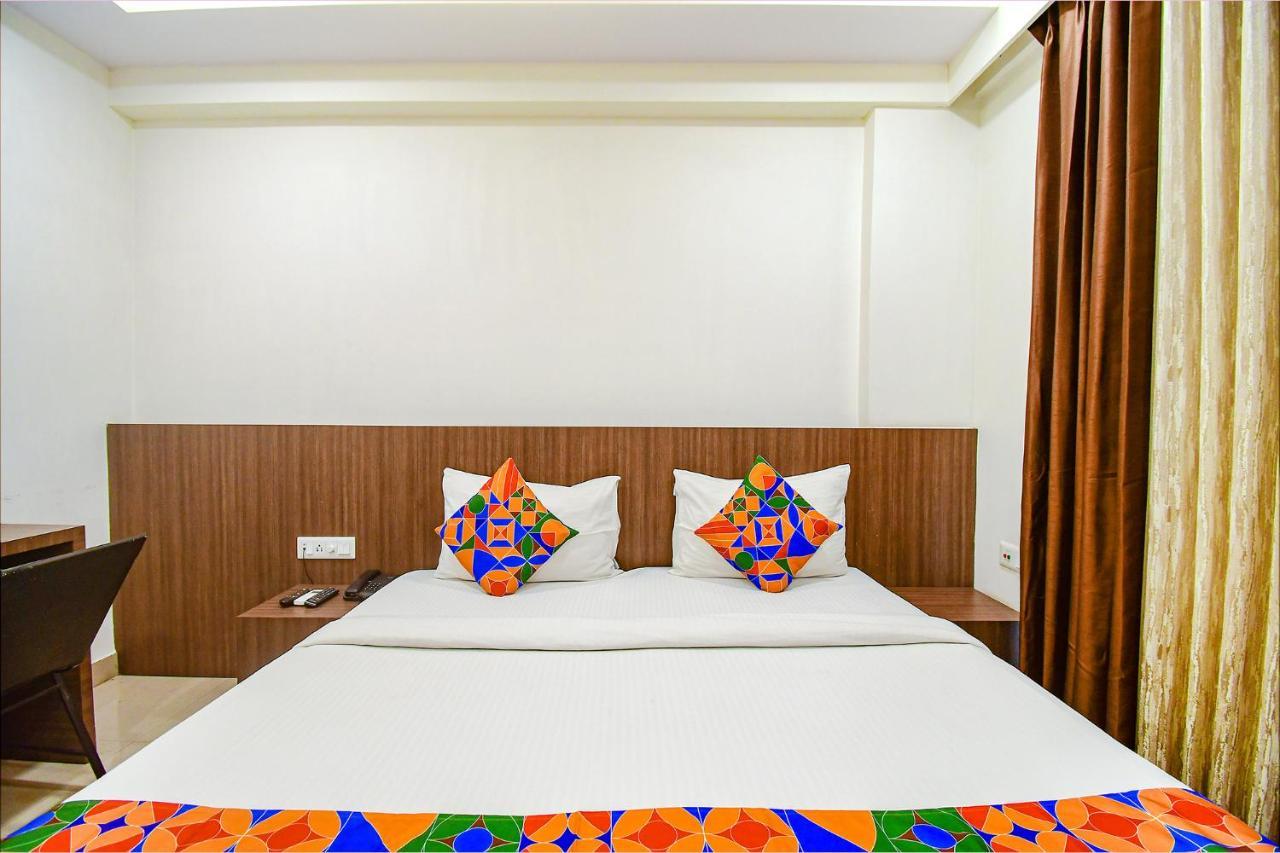 Fabhotel Kzar Select - 2Km From Park Street Kalküta Dış mekan fotoğraf